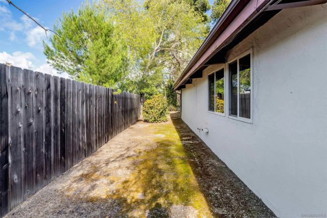 8575 N La Jolla Scenic Drive, La Jolla, CA 92037