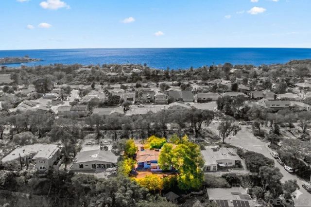 8575 N La Jolla Scenic Drive, La Jolla, CA 92037