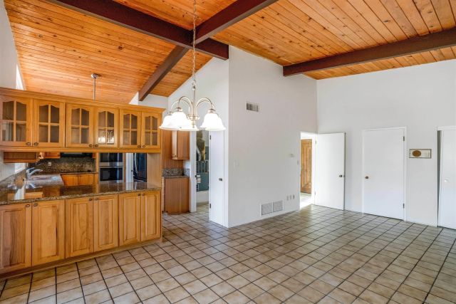 8575 N La Jolla Scenic Drive, La Jolla, CA 92037