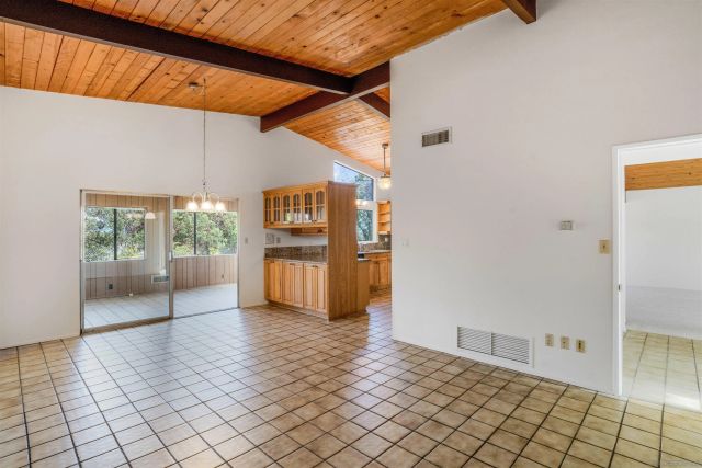 8575 N La Jolla Scenic Drive, La Jolla, CA 92037