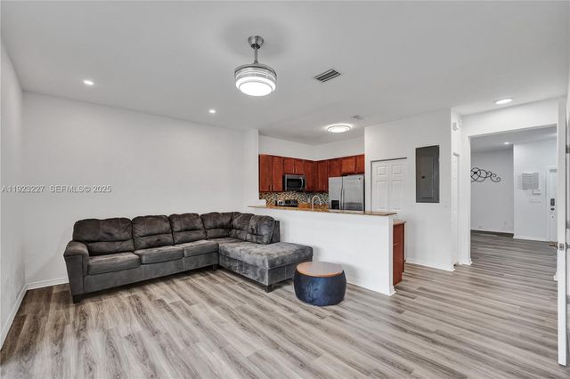 8993 SW 17th Ct, Miramar, FL 33025