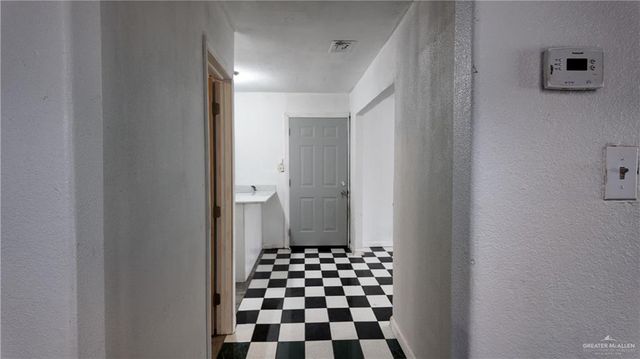 712 E Crockett Avenue, Pharr, TX 78577