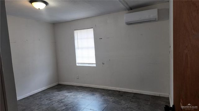 712 E Crockett Avenue, Pharr, TX 78577