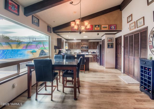 309 S 49th Ave, Yakima, WA 98908