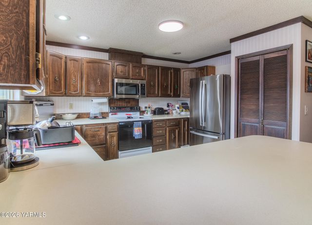 309 S 49th Ave, Yakima, WA 98908