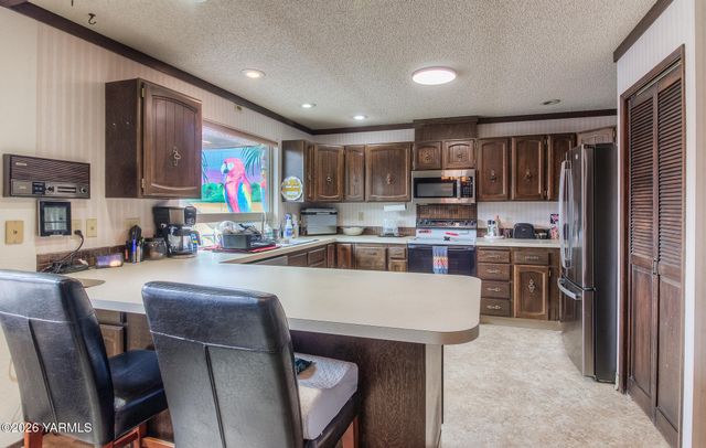 309 S 49th Ave, Yakima, WA 98908