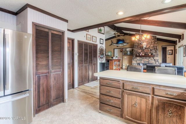 309 S 49th Ave, Yakima, WA 98908