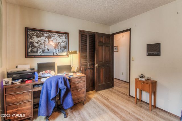 309 S 49th Ave, Yakima, WA 98908