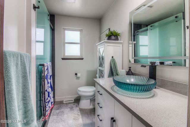 309 S 49th Ave, Yakima, WA 98908