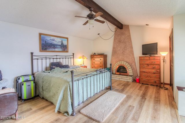 309 S 49th Ave, Yakima, WA 98908