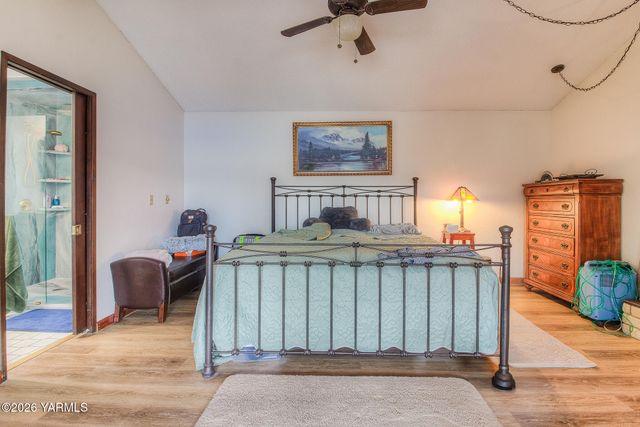 309 S 49th Ave, Yakima, WA 98908