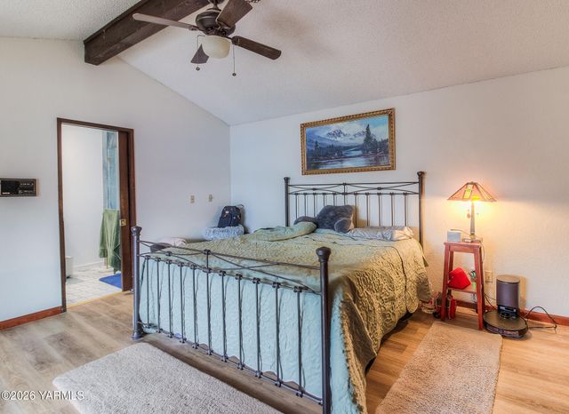 309 S 49th Ave, Yakima, WA 98908