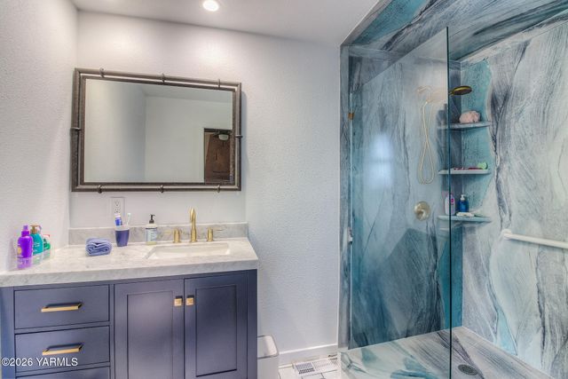 309 S 49th Ave, Yakima, WA 98908