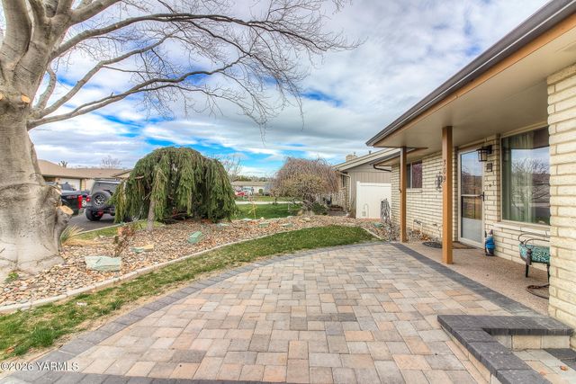 309 S 49th Ave, Yakima, WA 98908