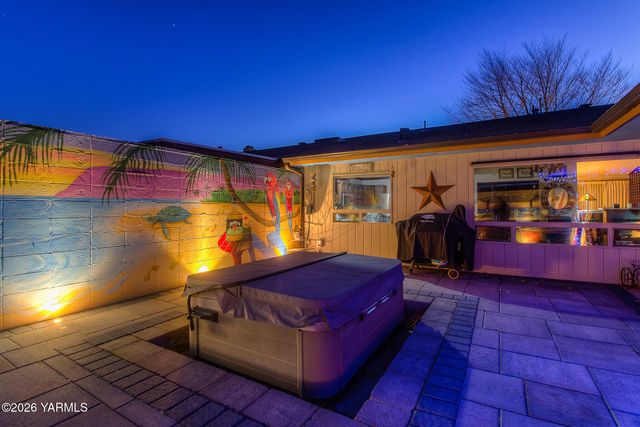 309 S 49th Ave, Yakima, WA 98908