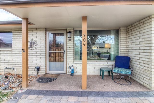 309 S 49th Ave, Yakima, WA 98908