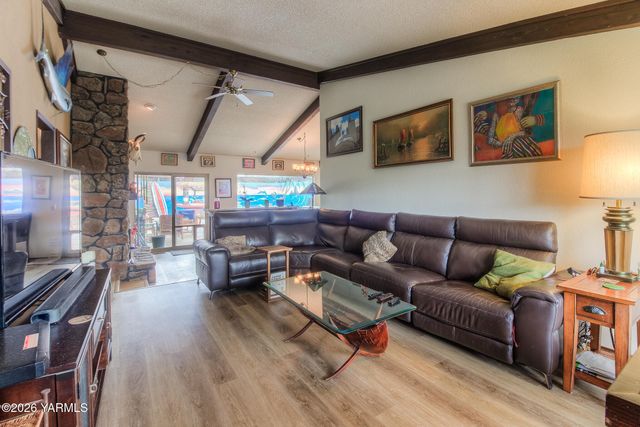 309 S 49th Ave, Yakima, WA 98908