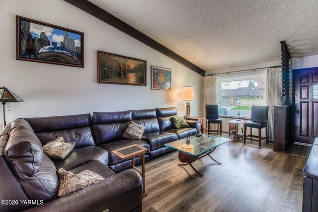 309 S 49th Ave, Yakima, WA 98908