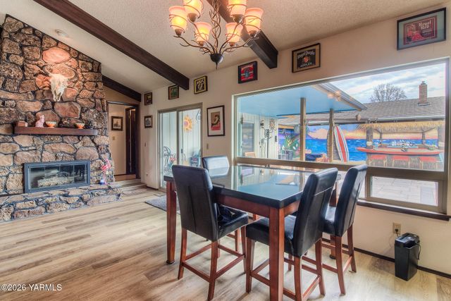 309 S 49th Ave, Yakima, WA 98908