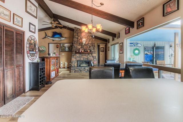 309 S 49th Ave, Yakima, WA 98908