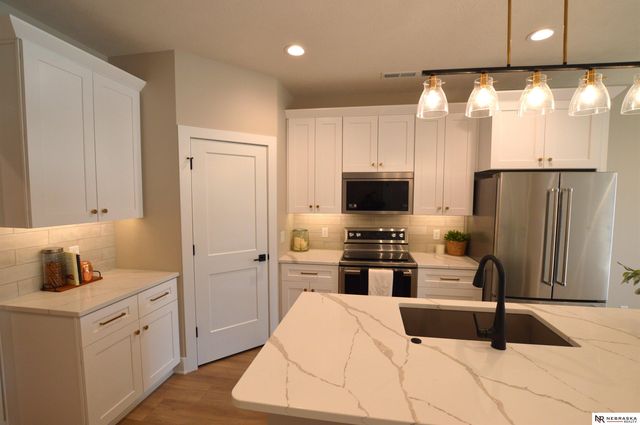 5001 Donnette Drive, Lincoln, NE 68514