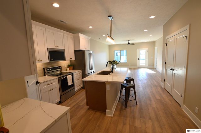 5001 Donnette Drive, Lincoln, NE 68514