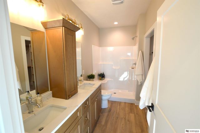 5001 Donnette Drive, Lincoln, NE 68514