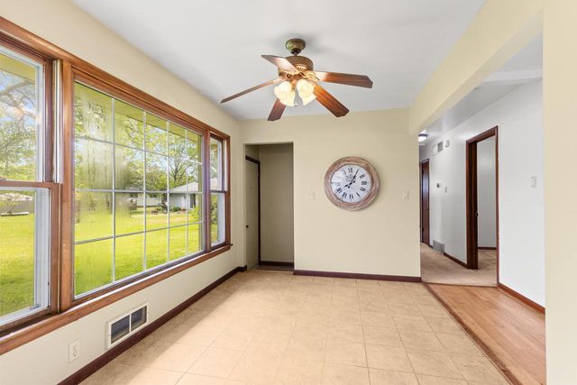 3301 E Carol COURT, Oak Creek, WI 53154
