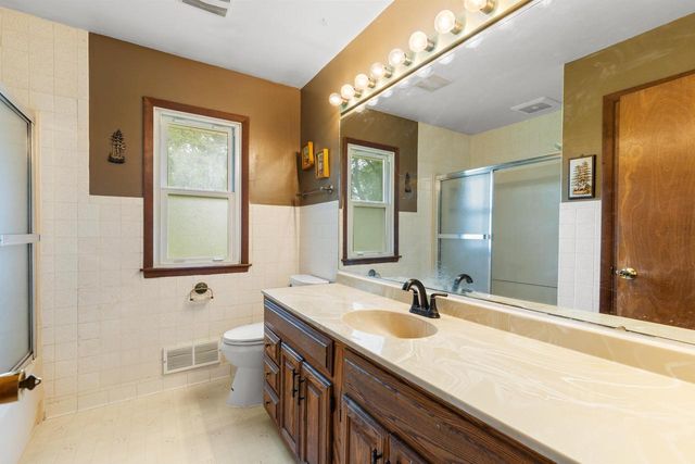 3301 E Carol COURT, Oak Creek, WI 53154