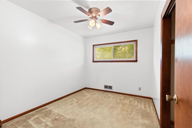 3301 E Carol COURT, Oak Creek, WI 53154