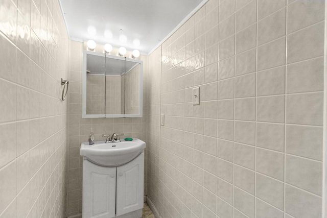 3301 E Carol COURT, Oak Creek, WI 53154