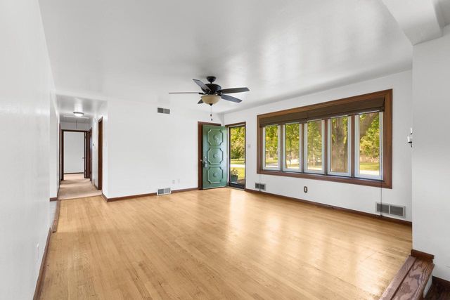 3301 E Carol COURT, Oak Creek, WI 53154