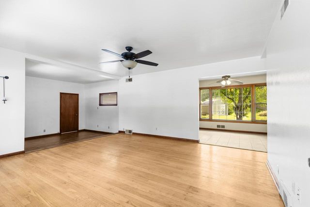 3301 E Carol COURT, Oak Creek, WI 53154