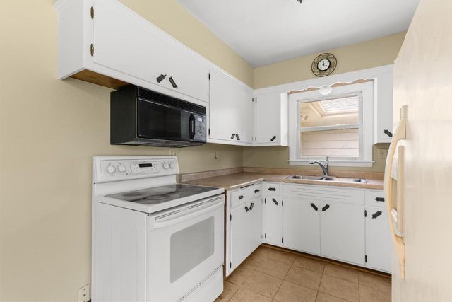 3301 E Carol COURT, Oak Creek, WI 53154