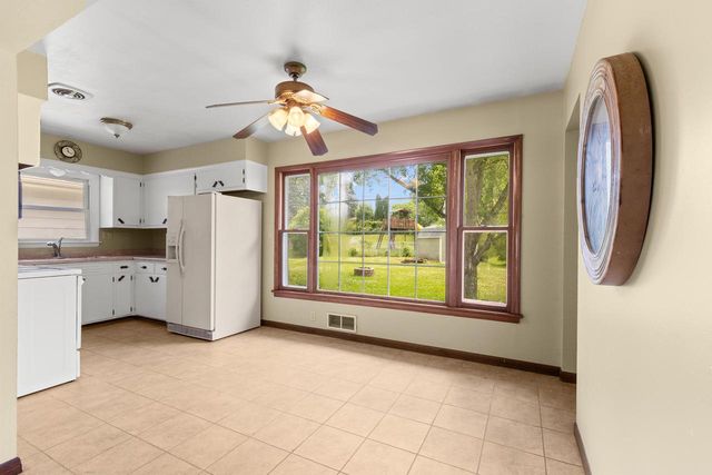 3301 E Carol COURT, Oak Creek, WI 53154