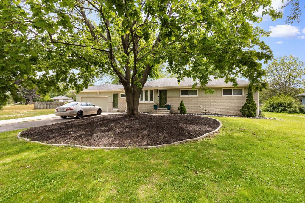 3301 E Carol COURT, Oak Creek, WI 53154