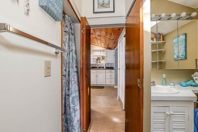 26 Washington Dr, Wareham, MA 02571