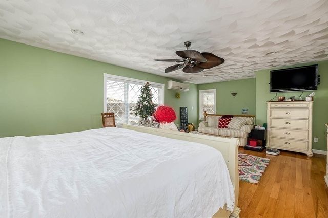 26 Washington Dr, Wareham, MA 02571