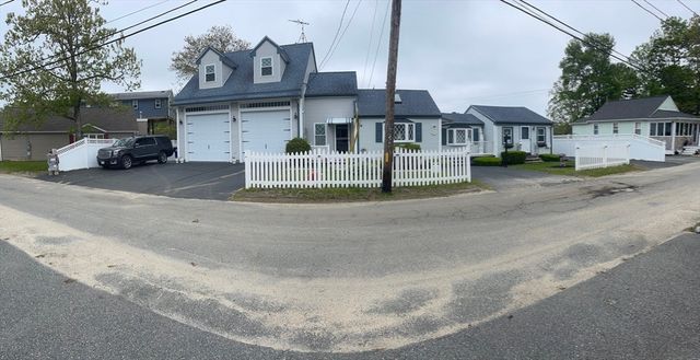 26 Washington Dr, Wareham, MA 02571