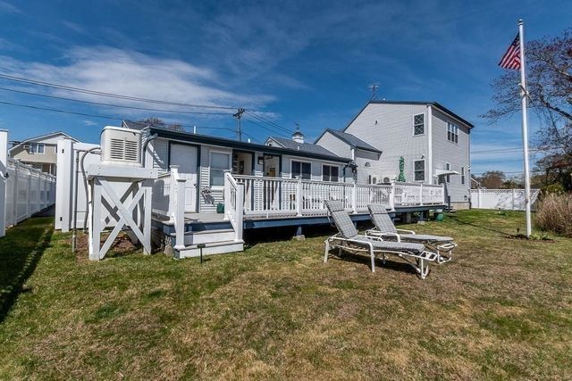 26 Washington Dr, Wareham, MA 02571