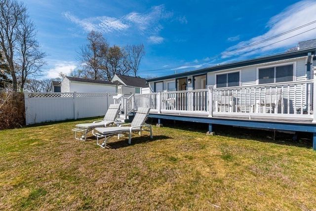 26 Washington Dr, Wareham, MA 02571