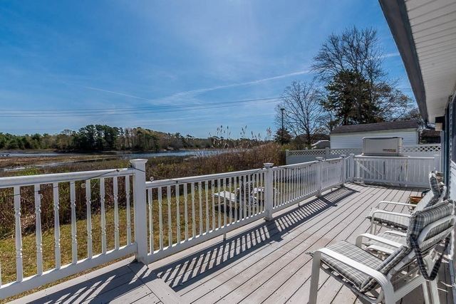 26 Washington Dr, Wareham, MA 02571