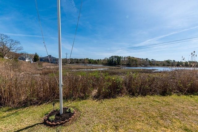 26 Washington Dr, Wareham, MA 02571