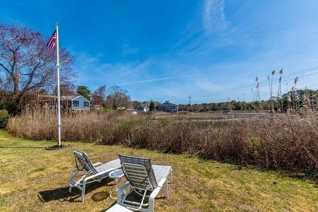 26 Washington Dr, Wareham, MA 02571