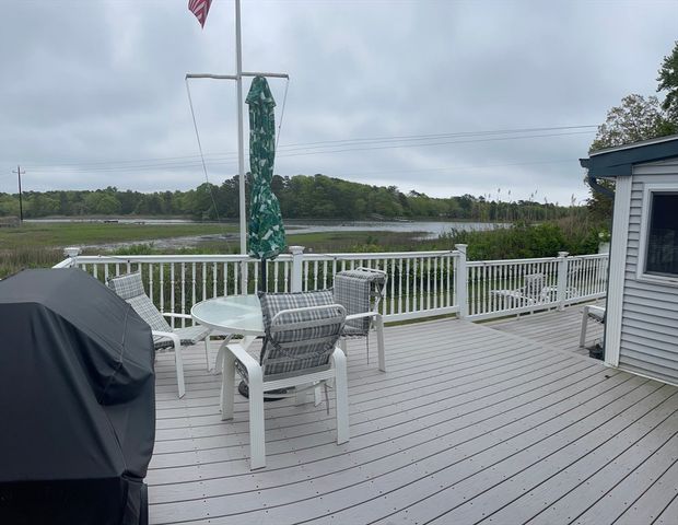 26 Washington Dr, Wareham, MA 02571