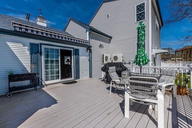 26 Washington Dr, Wareham, MA 02571