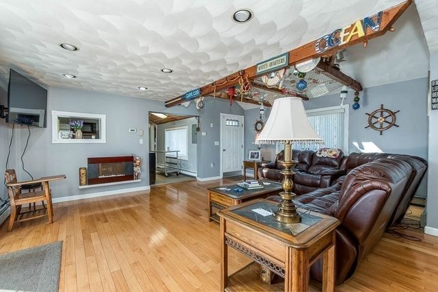 26 Washington Dr, Wareham, MA 02571