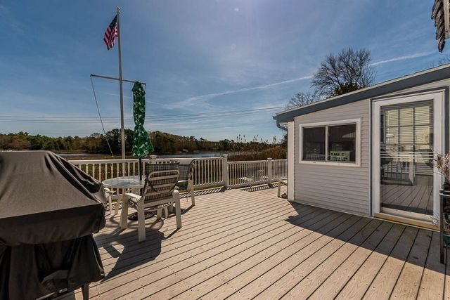 26 Washington Dr, Wareham, MA 02571