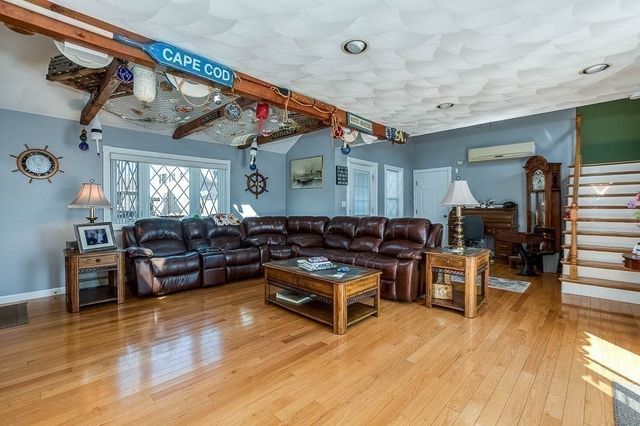 26 Washington Dr, Wareham, MA 02571