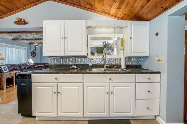 26 Washington Dr, Wareham, MA 02571